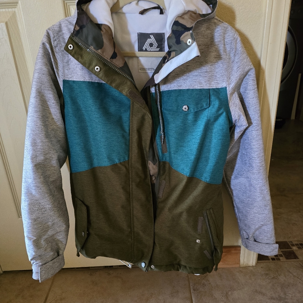 Aperture snowboard jacket size small, never worn